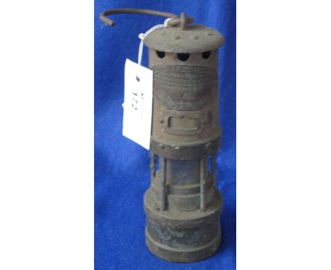 Thomas and Williams Aberdare small miners safety lamp. CONDITION REPORT: Appears to be intact but very dirty lens/glass