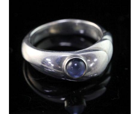 A Georg Jensen sterling silver and cabochon moonstone set ring, design no. 362, post 1945 mark, size I.