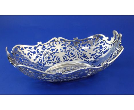 A George V pierced silver oval fruit bowl, by Walker & Hall, with scrolling border, Sheffield, 1928, 10in, 13.5 oz.