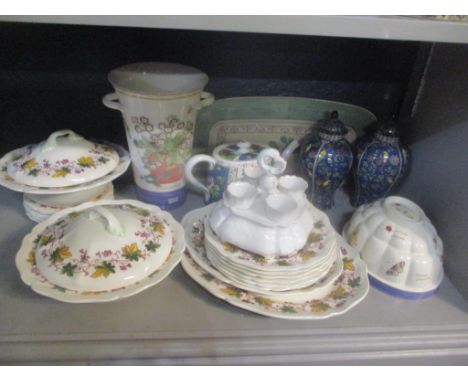 Ceramics to include a Royal Doulton Indian Summer dinner service, a continental tea pot, an egg cruet, Wedgwood Sarah's Garde
