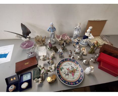 A mixed lot to include 19th century and later porcelain, a Spode 'Osprey', a Copeland Spode candlestick, two Halcyon Days box