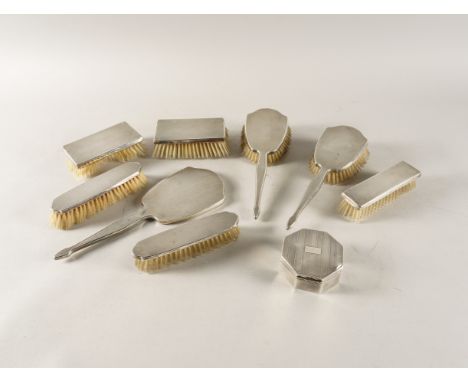 A GROUP OF SILVER MOUNTED DRESSING TABLE WARES (9)Comprising; an octagonal hinge lidded trinket box, Birmingham 1926, size 7.