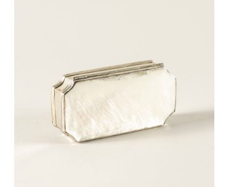 A SILVER MOUNTED MOTHER-OF-PEARL SHAPED RECTANGULAR BOXDetailed W84L PS, length 12.3cm, gross weight 251 gms