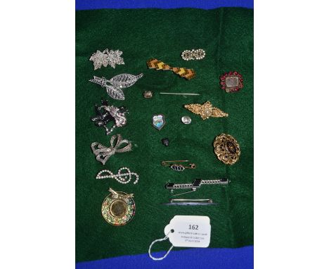 Vintage Costume Jewellery Brooches 