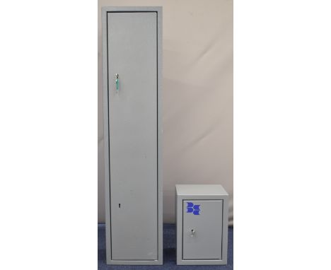 Metal shotgun or rifle gun cabinet (133x30x22cm) and a Brattonsound ammunition safe 39x27x25cm.&nbsp;
