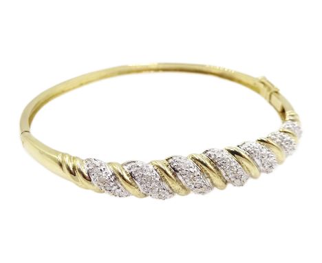 9ct gold diamond set hinged bangle, hallmarked - Condition Report Approx 9.4gm, 