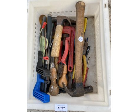 AN ASSORTMENT OF HAND TOOLS TO INCLUDE HAMMERS, SCREW DRIVERS AND PLIERS ETC 