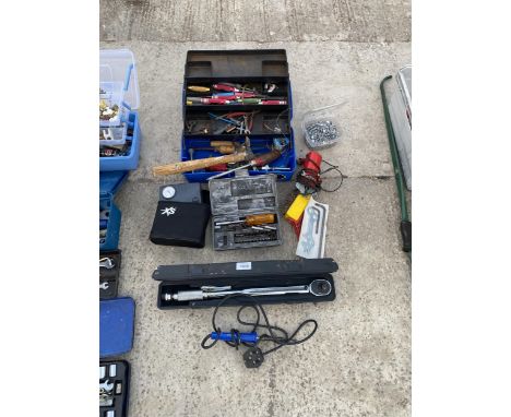 AN ASSORTMENT OF TOOLS TO INCLUDE SOCKETS, HAMMERS AND SCREW DRIVERS ETC 