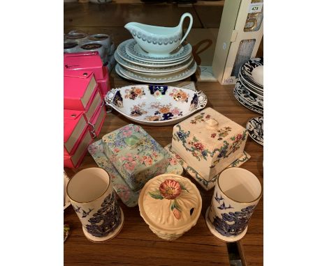 A COLLECTION OF CERAMIC ITEMS TO INCLUDE BUTTER DISH, CHEESE DISH, CARLTONWARE, WEDGWOOD HARVEST FESTIVAL PLATES, ETC 