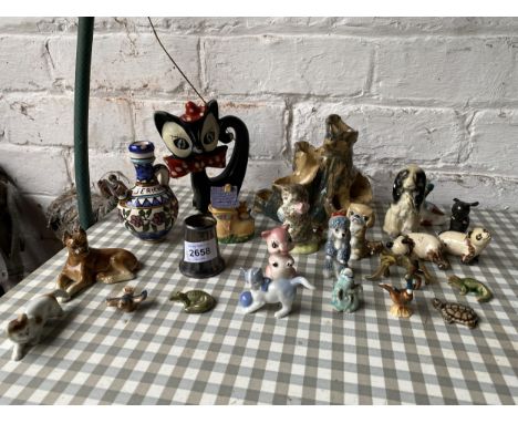AN ASSORTMENT OF CERAMIC FIGURES TO INCLUDE WADE ANIMALS ETC 