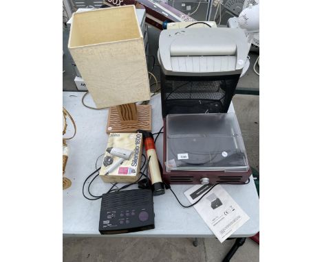 AN ASSORTMENT OF ITEMS TO INCLUDE A TURNTABLE, SHREDDER AND LAMP 