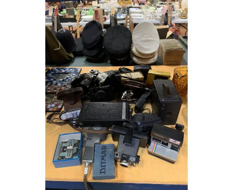 A LARGE AMOUNT OF VINTAGE CAMERAS TO INCLUDE POLAROID, KODAK BROWNIE, PENTAX, KOPIL ZOOM CINE FILM CAMERA, SPLICER, ETC 