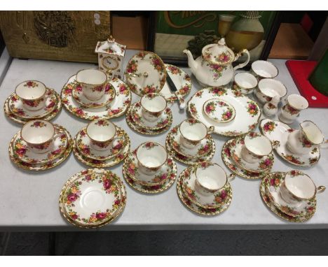 A LARGE COLLECTION OF MAINLY ROYAL ALBERT 'OLD COUNTRY ROSES' TO INCLUDE TEA POT, TRIO'S, SUGAR BOWLS, CAKE STAND AND KNIFE, 