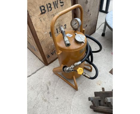 A VINTAGE SHELLARC GREASE GUN MACHINE 