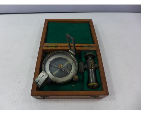 A CASED COMPASS AND STAND ATTACHMENTS, FACE DIAMETER 8CM 