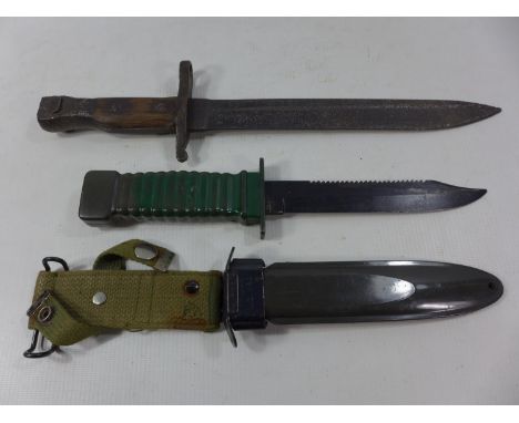 A U.S M8 AI FIGHTING KNIFE 16.5CM BOWIE BLADE WITH SERETED EDGE COMPLETE WITH SCABBARD AND A BAYONET, 25CM BLADE (2) 