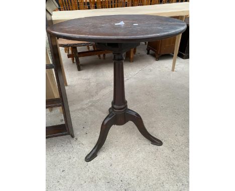 AN 18TH CENTURY OAK TRIPOD TABLE, 22.5" DIAMETER 