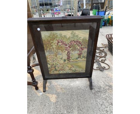 A MID 20TH CENTURY OAK TAPESTRY FIRE SCREEN 