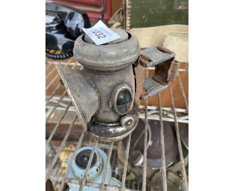 A MINITURE VINTAGE PARAFIN COACH LAMP 