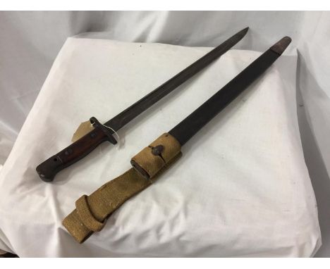 A WORLD WAR I 1907 PATTERN BAYONET 4.35CM BLADE MARKER VICKERS, SCABBARD AND FROG 