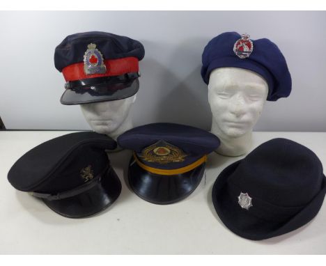 FIVE ASSORTED POLICE HATS TO INCLUDE HAMILTON WENTWORTH CANADA, ROYAL PAPUA NEW GUINEA, BRAZIL ETC 