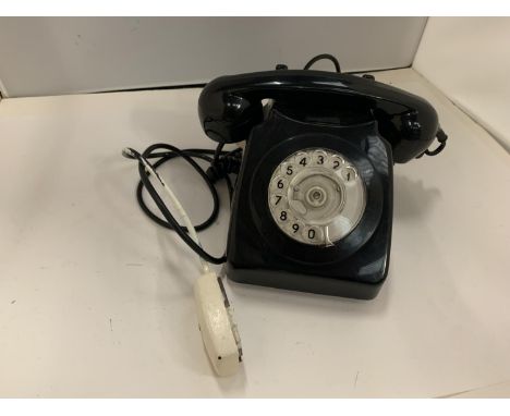 A BLACK VINTAGE DIAL TELEPHONE 