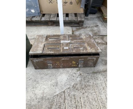 A VINTAGE AMMO CHEST WITH AN ASSORTMENT OF TOOLS TO INCLUDE DRILL CHUCK, PLIERS AND TAP AND DIE BITS ETC 