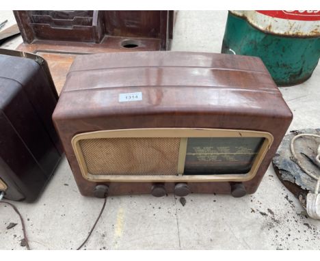 A VINTAGE COSSOR VALVE RADIO 