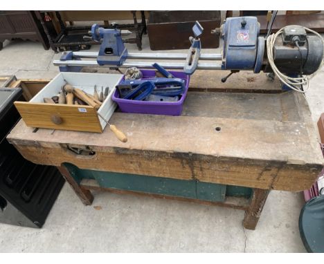 A RECORD WOOD TURNING LATHE ON A WORKBENCH BASE WITH AN ASSORTMENT OF LATHE TOOLS 