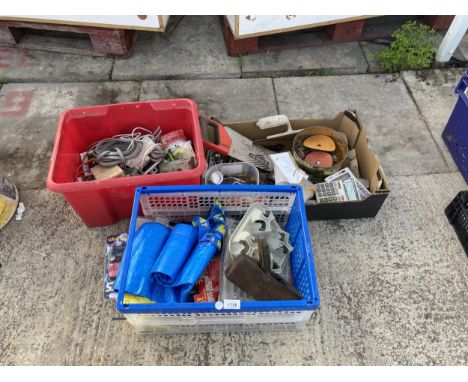 AN ASSORTMENT OF TOOLS AND HARDWARE TO INCLUDE A WOOD PLANE, SAW AND TROWEL ETC 