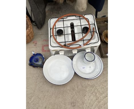 AN ASSORTMENT OF ENAMEL ITEMS TO INCLUDE A GAS COOKER AND PLATES ETC 