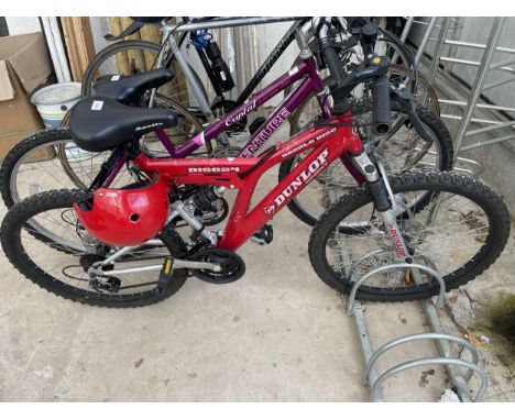 A DUNLOP DISC24 MOUNTAIN BIKE WITH FRONT AND REAR SUSPENSION, DISC BRAKES AND 18 SPEED GEAR SYSTEM 