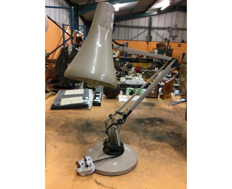 A VINTAGE ANGLEPOISE LAMP MODEL 90 MADE IN ENGLAND 