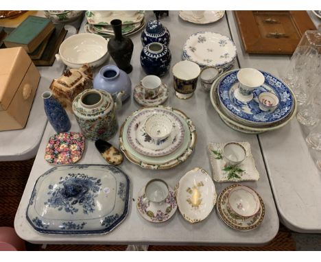 A LARGE QUANTITY OF CERAMICS TO INCLUDE CUPS, SAUCERS, PLATES, VASES, GINGER JARS, ETC 
