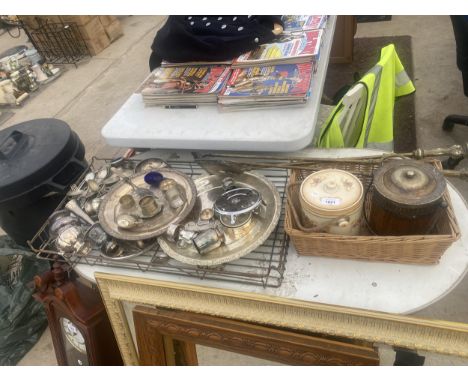 A LARGE COLLECTION OF SILVER PLATE ITEMS TO INCLUDE CHARGERS, NAPKIN RINGS AND FLATWARE ETC 