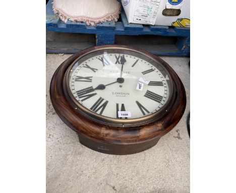 A WOODEN CASED CIRCULAR WALL CLOCK 
