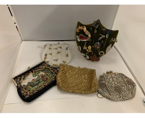 FOUR VINTAGE EVENING BAGS TO INCLUDE BEADED ONES AND A TAPESTRY ONE, ALSO A SHIELD SHAPED DISPLAY BOARD OF BROOCHES AND HAT P