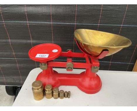 A SET OF VINTAGE SCALES WITH VARIOUS BRASS WEIGHTS 