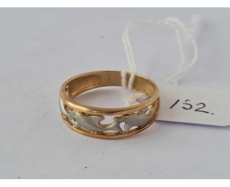 A dolphin band ring 9ct size R  2.5 gms
