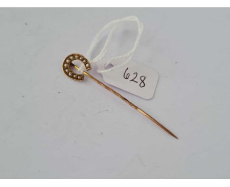 A pearl horse shoe stick pin 9ct