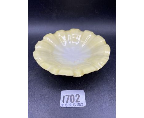 A Worcester butter dish in the form of a shell, 4.5" diameter
