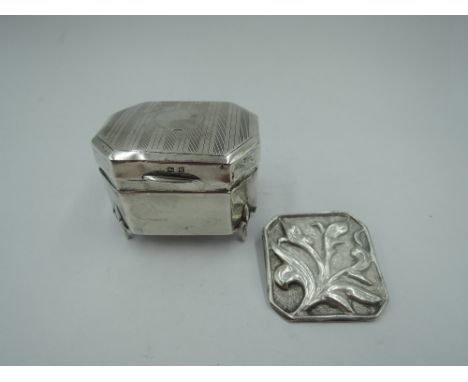 A small silver trinket box having engine turned decoration and plain cartouche to hinged lid and silk lining, Birmingham 1915