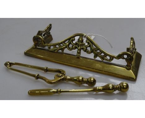 A Victorian doll's house brass fender, width 5.5", and brass fire tools (3)