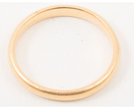 22ct hallmarked gold wedding band, D-shaped, hallmarks worn, 4grms, finger size R/S.