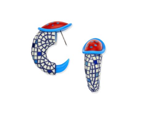 PETER CHANG: EARRINGSOf claw design, decorated with red and blue resin and inset with blue and white tiles, length 6.0cmFootn