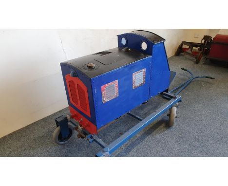 A 5" gauge tank engine, with petrol engine for a ride on garden set up, 85 cm, mounted on a trolley. 