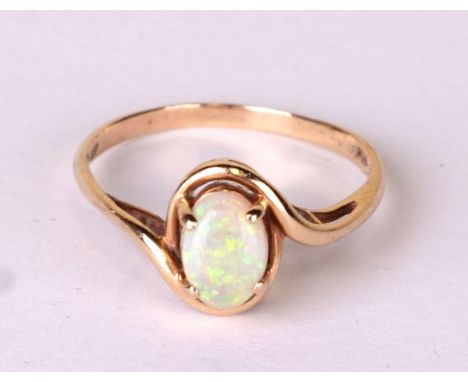 An 18cxt gold and opal ring, approx UK size 'N', 1.5g.