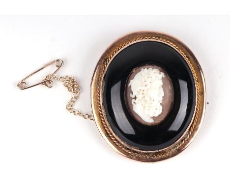 A Victorian 9ct gold agate and cameo brooch with central hardstone cameo depicting a portrait of a classical male bust within