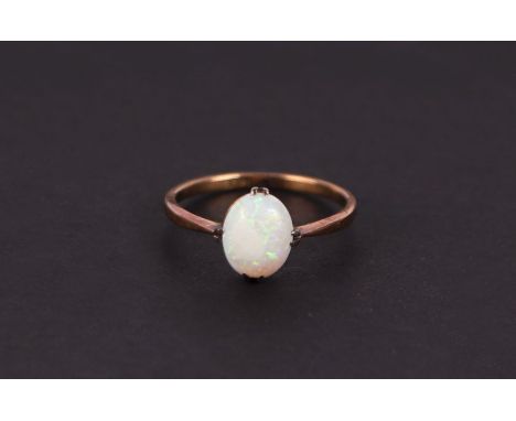 An 18ct gold and opal ring, approx UK size 'M', 2g.