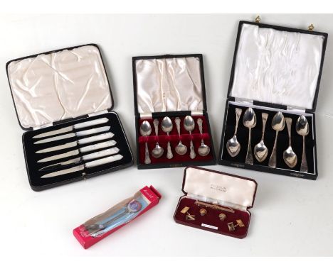 A set of six modern silver grapefruit spoons, Sheffield 1968, 55g; together with a set of silver teaspoons, Birmingham 1920, 